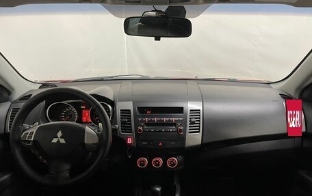 Mitsubishi Outlander III рестайлинг 3, 2006 год, 810 000 рублей, 10 фотография