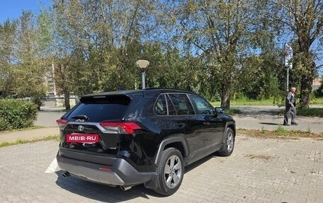 Toyota RAV4, 2021 год, 3 400 000 рублей, 5 фотография