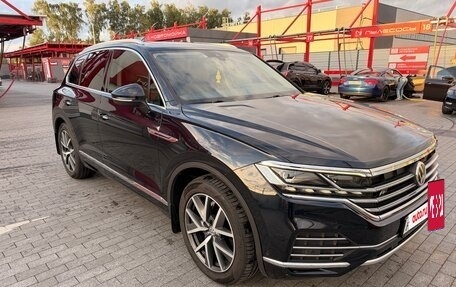 Volkswagen Touareg III, 2018 год, 3 750 000 рублей, 2 фотография