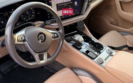 Volkswagen Touareg III, 2018 год, 3 750 000 рублей, 10 фотография