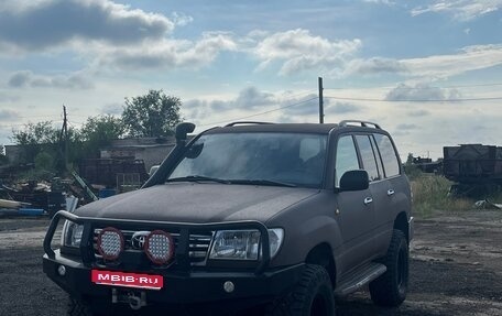 Toyota Land Cruiser 100 рестайлинг 2, 2004 год, 2 750 000 рублей, 1 фотография
