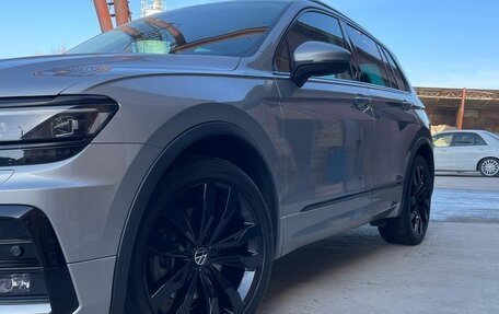 Volkswagen Tiguan II, 2019 год, 2 800 000 рублей, 1 фотография
