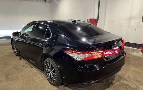 Toyota Camry, 2021 год, 2 970 000 рублей, 6 фотография
