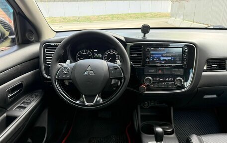 Mitsubishi Outlander III рестайлинг 3, 2016 год, 2 190 000 рублей, 7 фотография