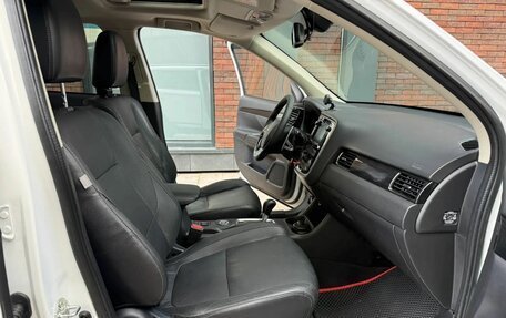 Mitsubishi Outlander III рестайлинг 3, 2016 год, 2 190 000 рублей, 5 фотография