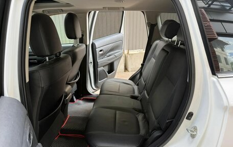 Mitsubishi Outlander III рестайлинг 3, 2016 год, 2 190 000 рублей, 8 фотография