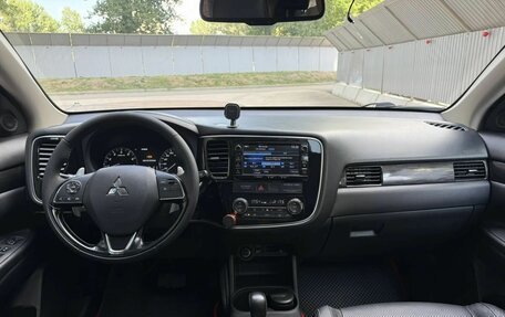 Mitsubishi Outlander III рестайлинг 3, 2016 год, 2 190 000 рублей, 4 фотография