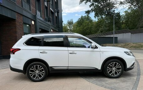 Mitsubishi Outlander III рестайлинг 3, 2016 год, 2 190 000 рублей, 6 фотография
