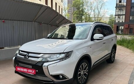 Mitsubishi Outlander III рестайлинг 3, 2016 год, 2 190 000 рублей, 3 фотография