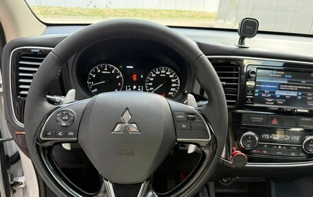 Mitsubishi Outlander III рестайлинг 3, 2016 год, 2 190 000 рублей, 11 фотография