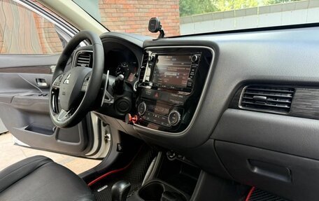 Mitsubishi Outlander III рестайлинг 3, 2016 год, 2 190 000 рублей, 12 фотография