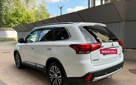 Mitsubishi Outlander III рестайлинг 3, 2016 год, 2 190 000 рублей, 10 фотография