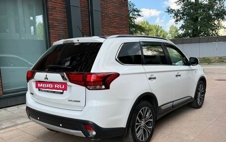 Mitsubishi Outlander III рестайлинг 3, 2016 год, 2 190 000 рублей, 18 фотография