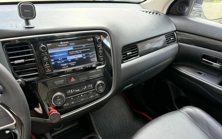Mitsubishi Outlander III рестайлинг 3, 2016 год, 2 190 000 рублей, 25 фотография