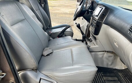 Toyota Land Cruiser 100 рестайлинг 2, 2004 год, 2 750 000 рублей, 8 фотография