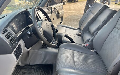 Toyota Land Cruiser 100 рестайлинг 2, 2004 год, 2 750 000 рублей, 9 фотография