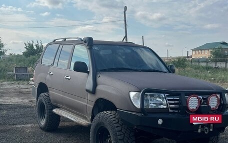 Toyota Land Cruiser 100 рестайлинг 2, 2004 год, 2 750 000 рублей, 2 фотография