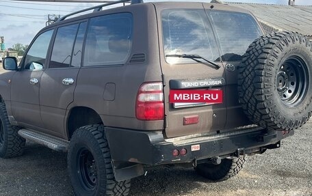 Toyota Land Cruiser 100 рестайлинг 2, 2004 год, 2 750 000 рублей, 5 фотография