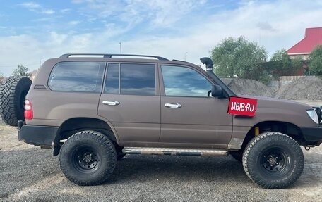Toyota Land Cruiser 100 рестайлинг 2, 2004 год, 2 750 000 рублей, 3 фотография