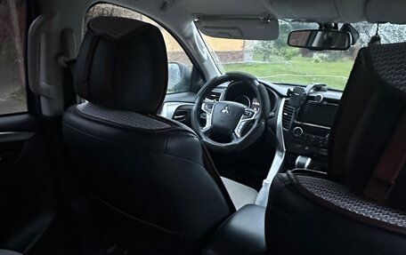 Mitsubishi Pajero Sport III рестайлинг, 2017 год, 2 850 000 рублей, 10 фотография
