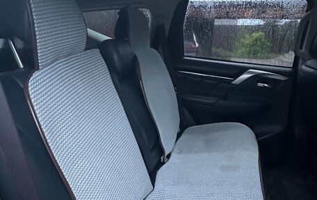 Mitsubishi Pajero Sport III рестайлинг, 2017 год, 2 850 000 рублей, 9 фотография