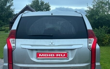 Mitsubishi Pajero Sport III рестайлинг, 2017 год, 2 850 000 рублей, 3 фотография