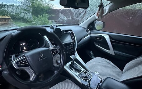 Mitsubishi Pajero Sport III рестайлинг, 2017 год, 2 850 000 рублей, 17 фотография