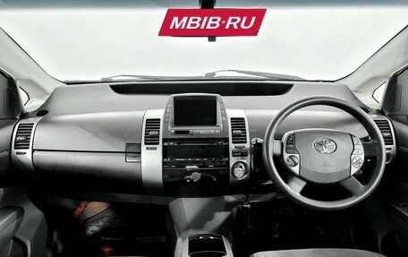 Toyota Prius, 2005 год, 560 000 рублей, 5 фотография