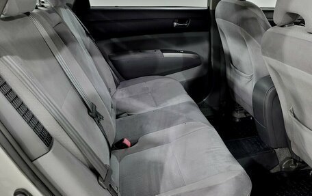 Toyota Prius, 2005 год, 560 000 рублей, 12 фотография