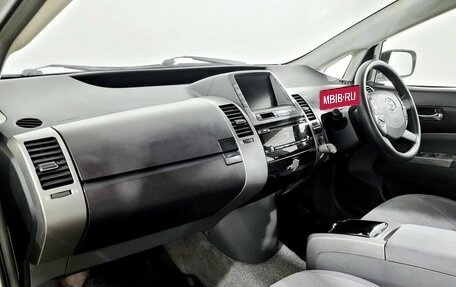 Toyota Prius, 2005 год, 560 000 рублей, 11 фотография