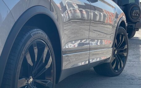 Volkswagen Tiguan II, 2019 год, 2 800 000 рублей, 2 фотография