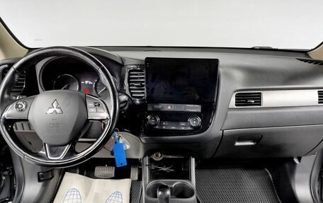 Mitsubishi Outlander III рестайлинг 3, 2016 год, 1 750 000 рублей, 15 фотография