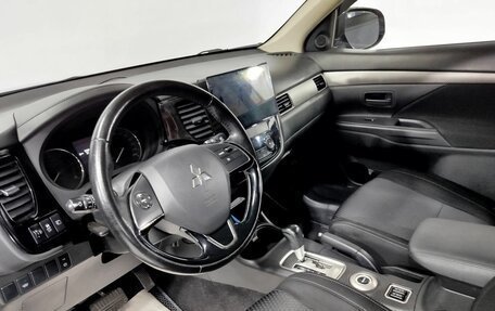 Mitsubishi Outlander III рестайлинг 3, 2016 год, 1 750 000 рублей, 21 фотография
