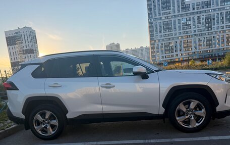 Toyota RAV4, 2020 год, 3 250 000 рублей, 7 фотография