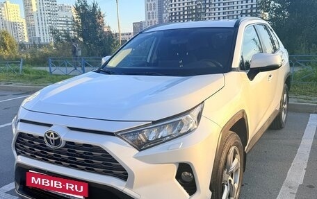 Toyota RAV4, 2020 год, 3 250 000 рублей, 3 фотография