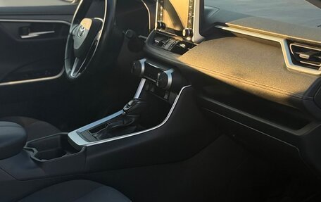 Toyota RAV4, 2020 год, 3 250 000 рублей, 16 фотография