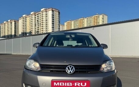 Volkswagen Golf Plus II, 2013 год, 700 000 рублей, 2 фотография