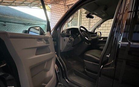 Volkswagen Caravelle T6 рестайлинг, 2020 год, 6 100 000 рублей, 22 фотография