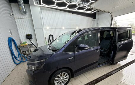 Toyota Voxy III, 2016 год, 1 790 000 рублей, 5 фотография