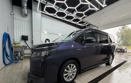 Toyota Voxy III, 2016 год, 1 790 000 рублей, 3 фотография