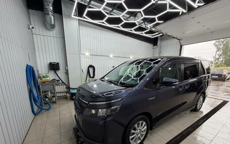 Toyota Voxy III, 2016 год, 1 790 000 рублей, 4 фотография