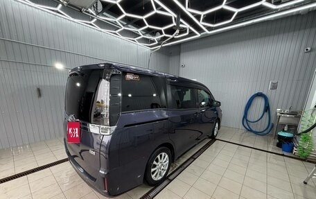 Toyota Voxy III, 2016 год, 1 790 000 рублей, 9 фотография