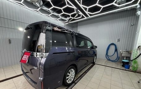 Toyota Voxy III, 2016 год, 1 790 000 рублей, 10 фотография