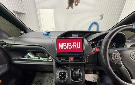 Toyota Voxy III, 2016 год, 1 790 000 рублей, 20 фотография
