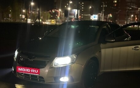 Chevrolet Cruze II, 2011 год, 700 000 рублей, 3 фотография