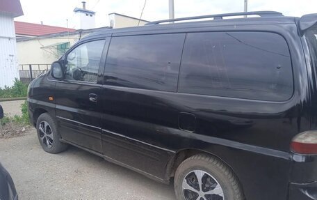 Hyundai H-1 II рестайлинг, 2004 год, 398 000 рублей, 3 фотография