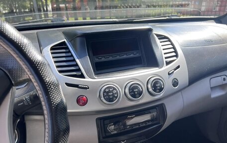 Mitsubishi L200 IV рестайлинг, 2011 год, 1 050 000 рублей, 4 фотография