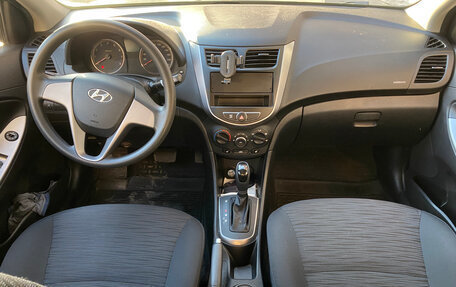 Hyundai Solaris II рестайлинг, 2015 год, 1 000 000 рублей, 8 фотография