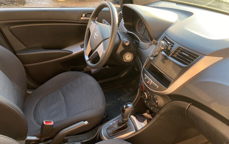 Hyundai Solaris II рестайлинг, 2015 год, 1 000 000 рублей, 7 фотография