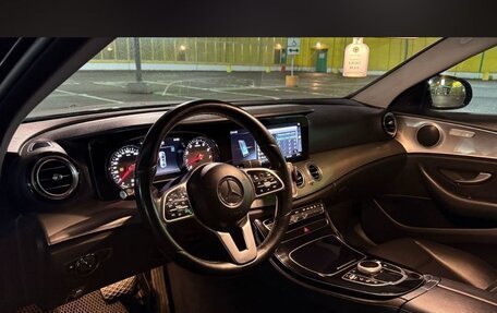 Mercedes-Benz E-Класс, 2018 год, 2 190 000 рублей, 3 фотография